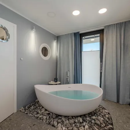 Stormy Im Nauticum * لوبمين